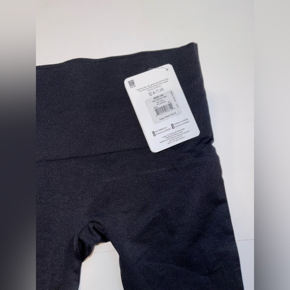 MeMoi SlimMe High Waisted Capri black size medium/2 - Picture 4 of 9